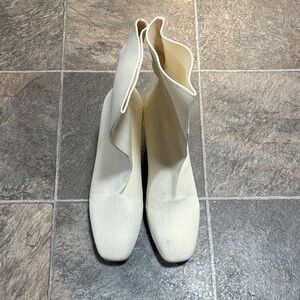 Elegant Women's Cream Heeled Boots